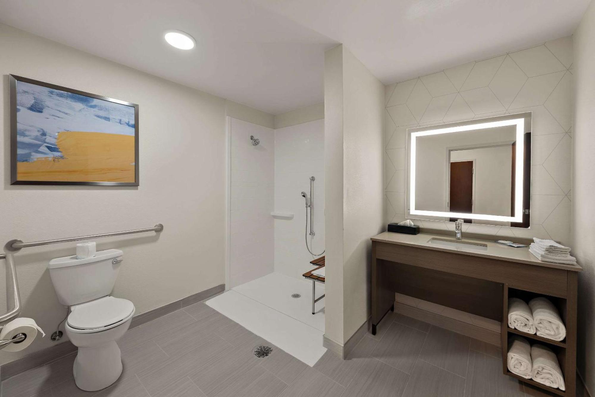 Comfort Suites Columbus East Broad Exteriér fotografie